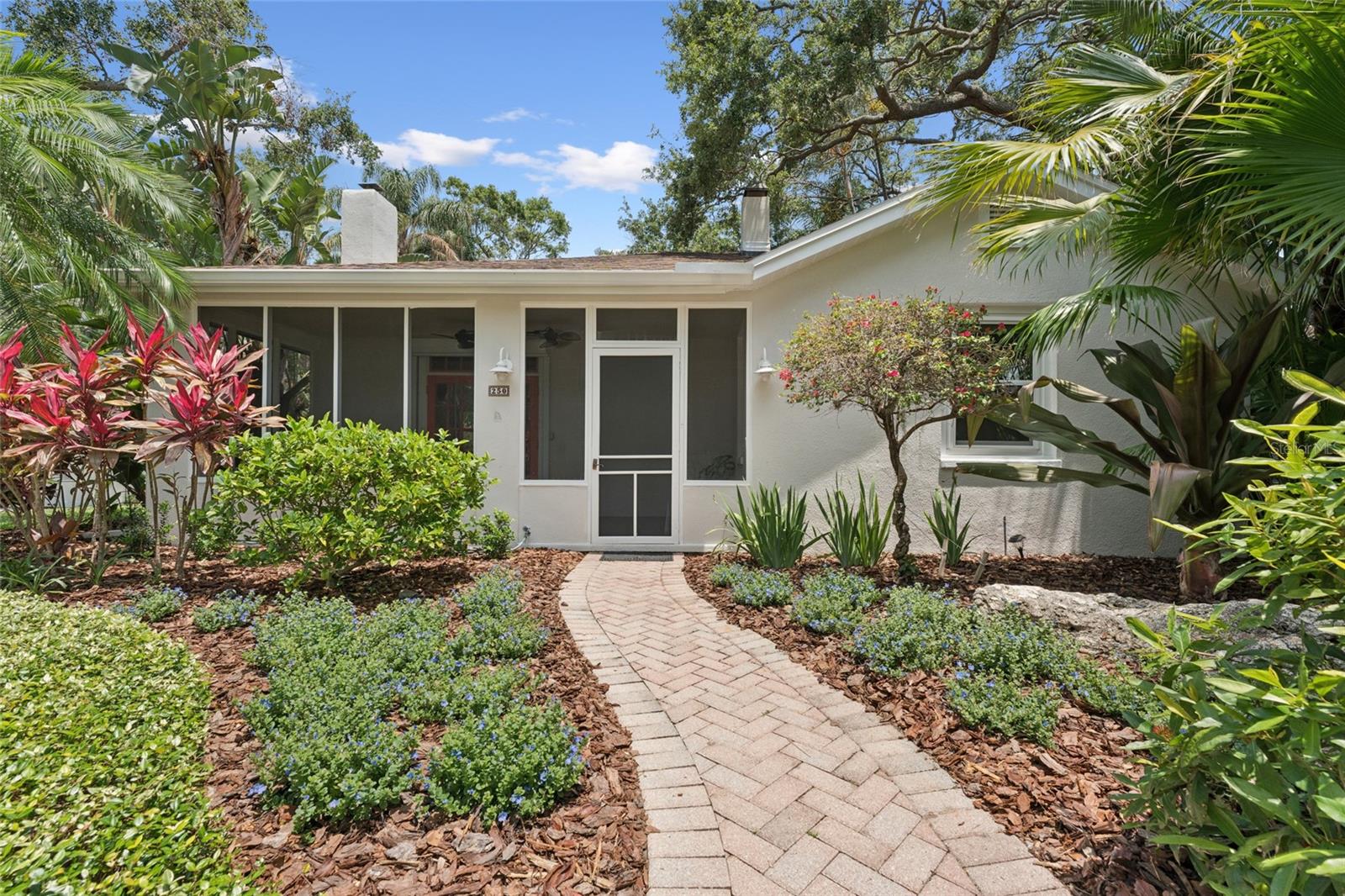 250 ABERDEEN STREET