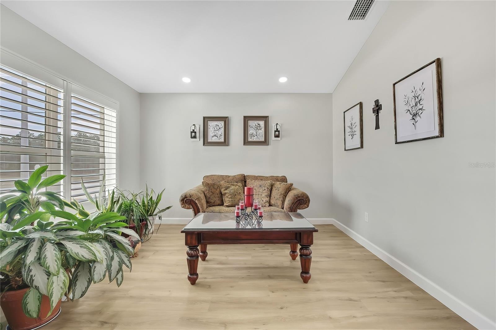 ROYAL HIGHLANDS - Residential