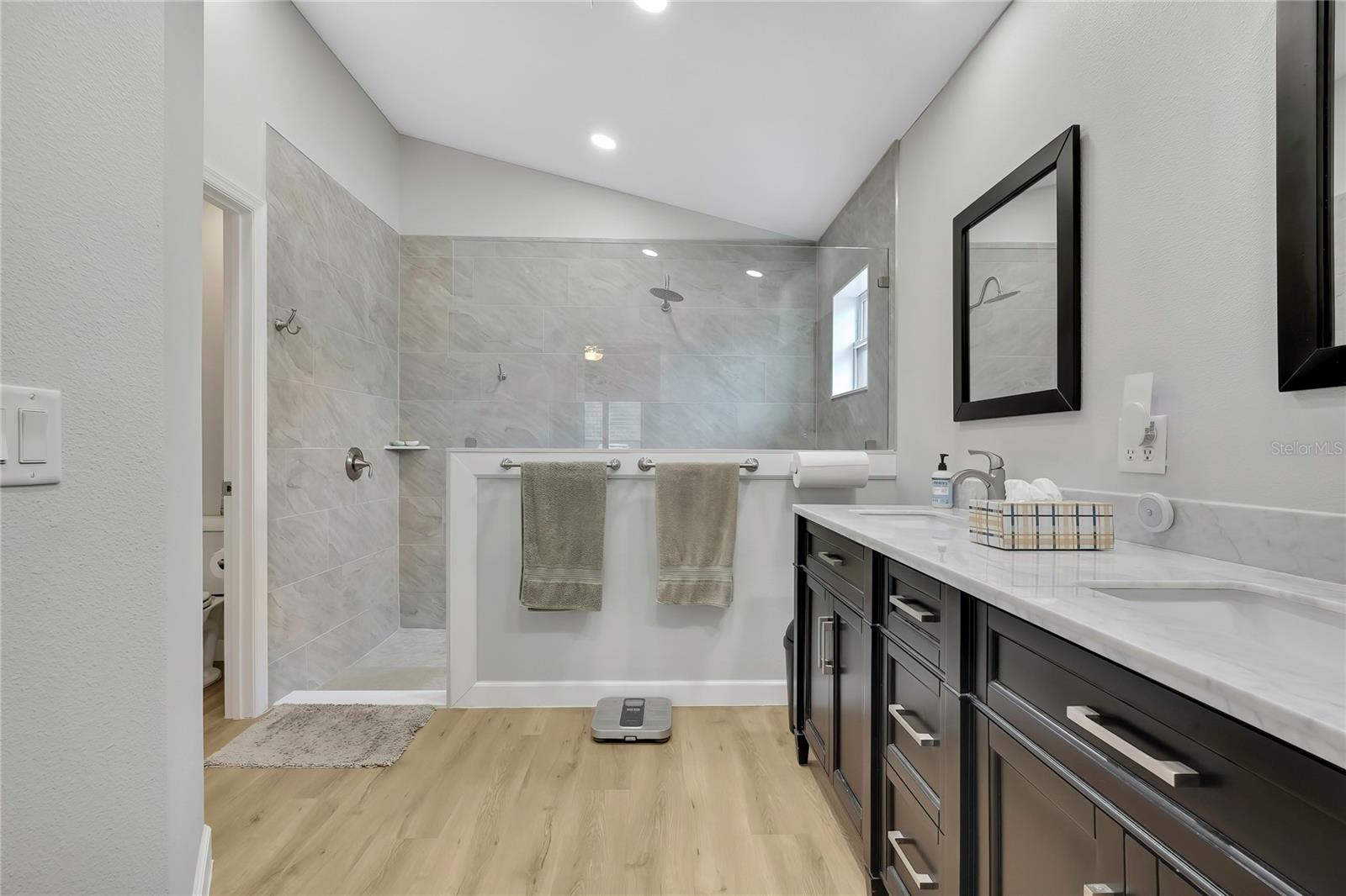 ROYAL HIGHLANDS - Residential