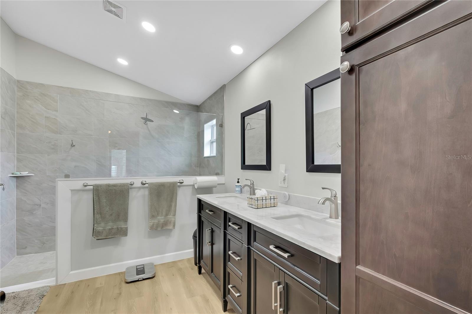 ROYAL HIGHLANDS - Residential