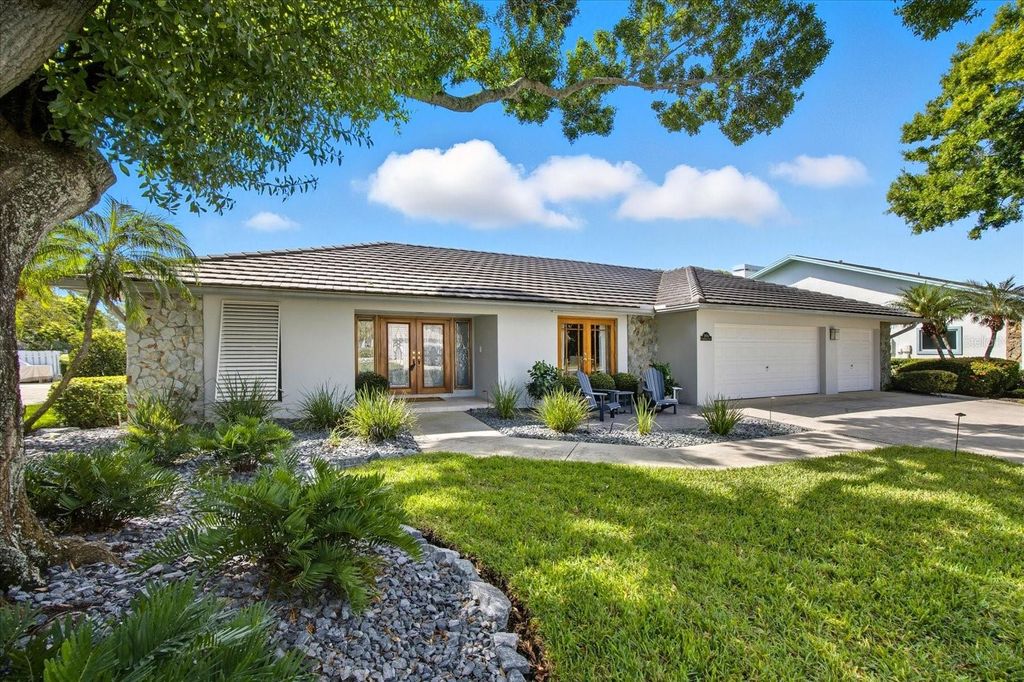 Photo of 2900 Sandpiper Place, Clearwater, FL 33762 (MLS # TB8390005)