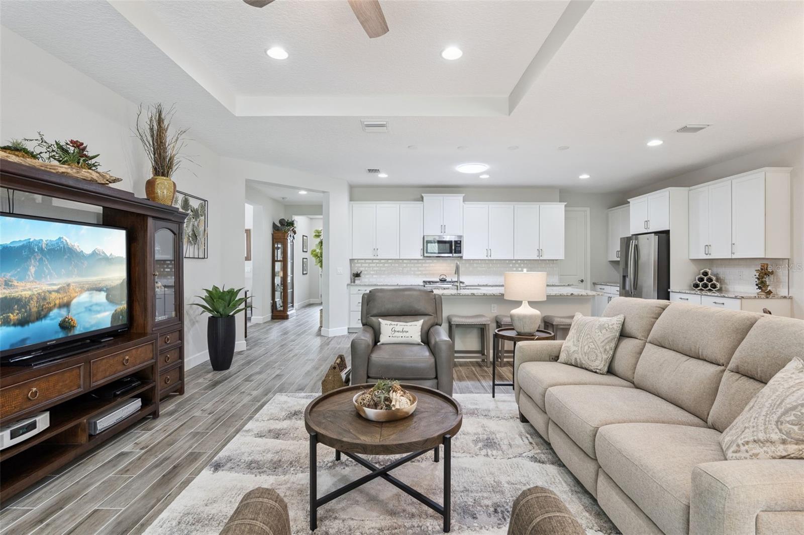 VICTORIA GARDENS PH 6 - Residential