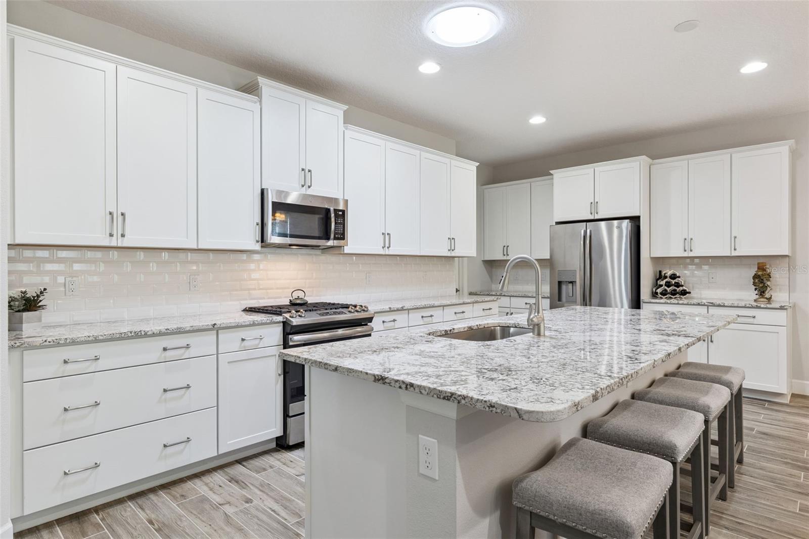 VICTORIA GARDENS PH 6 - Residential