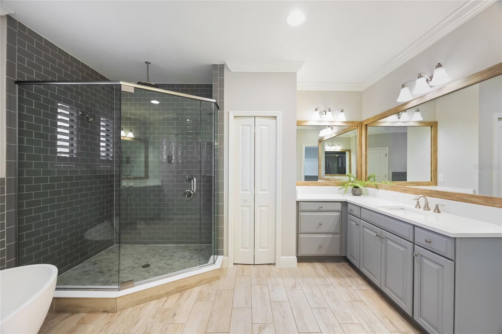 LA COLLINA PH 2A & 2B - Residential