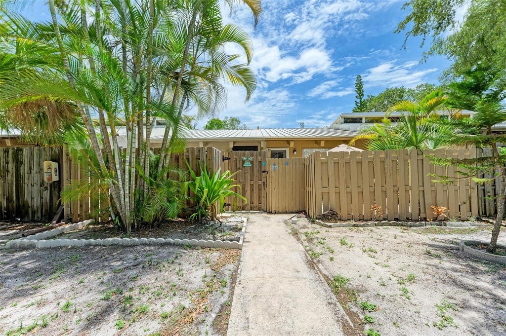 Photo of 500 N Jefferson Avenue #C3, Sarasota, FL 34237 (MLS # A4709708)