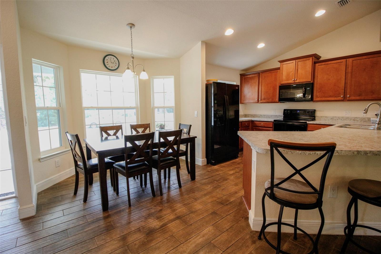 15256 COMMUNITY AVENUE