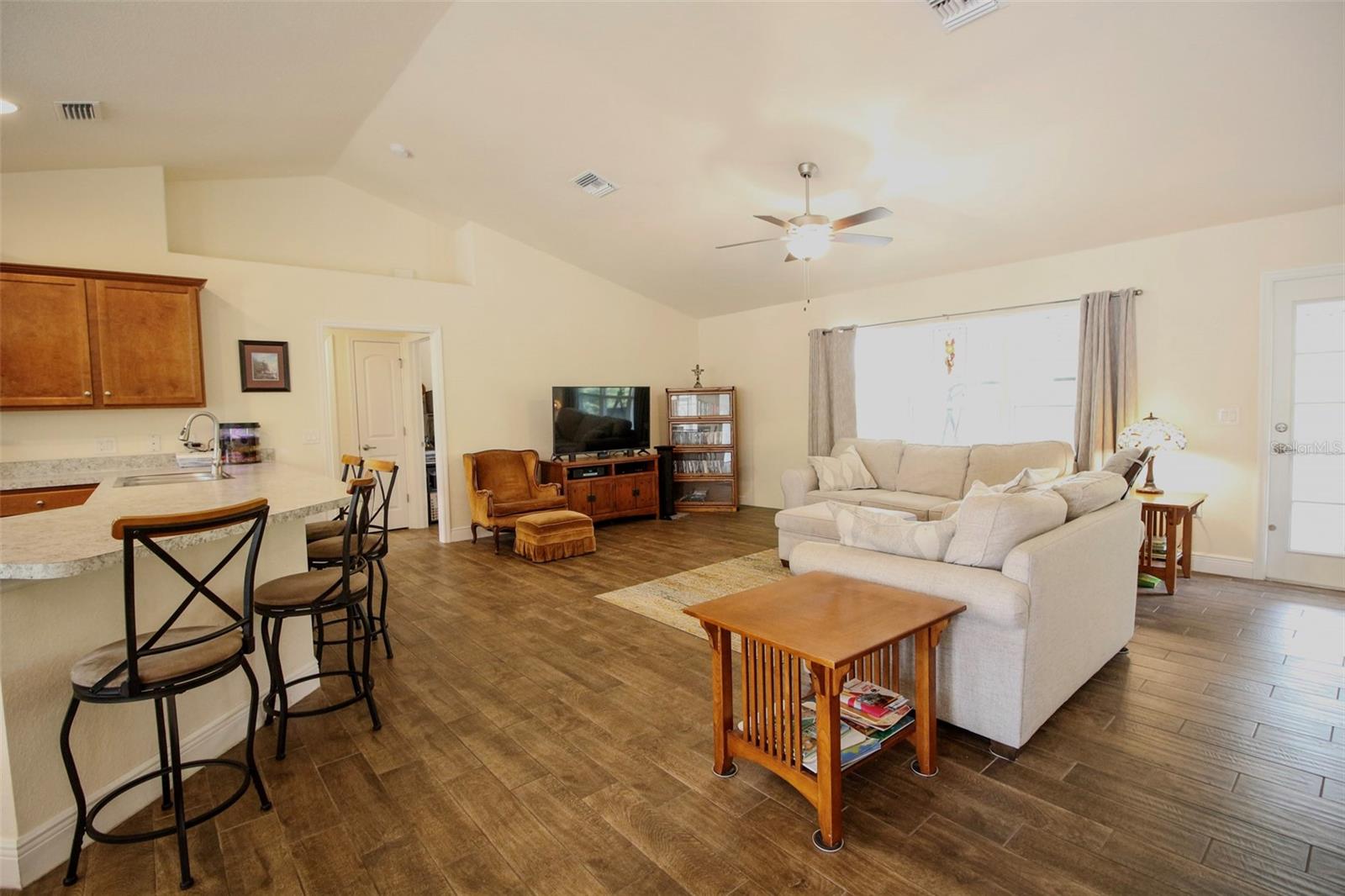 15256 COMMUNITY AVENUE