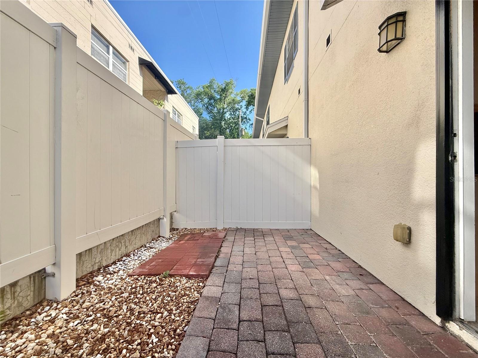 WELLESLEY OAKS - Residential