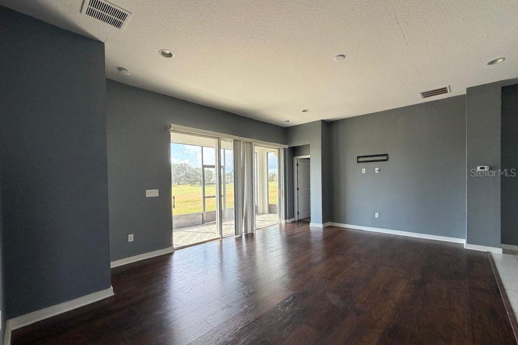 REMINGTON PH 1 TR E - Residential Lease