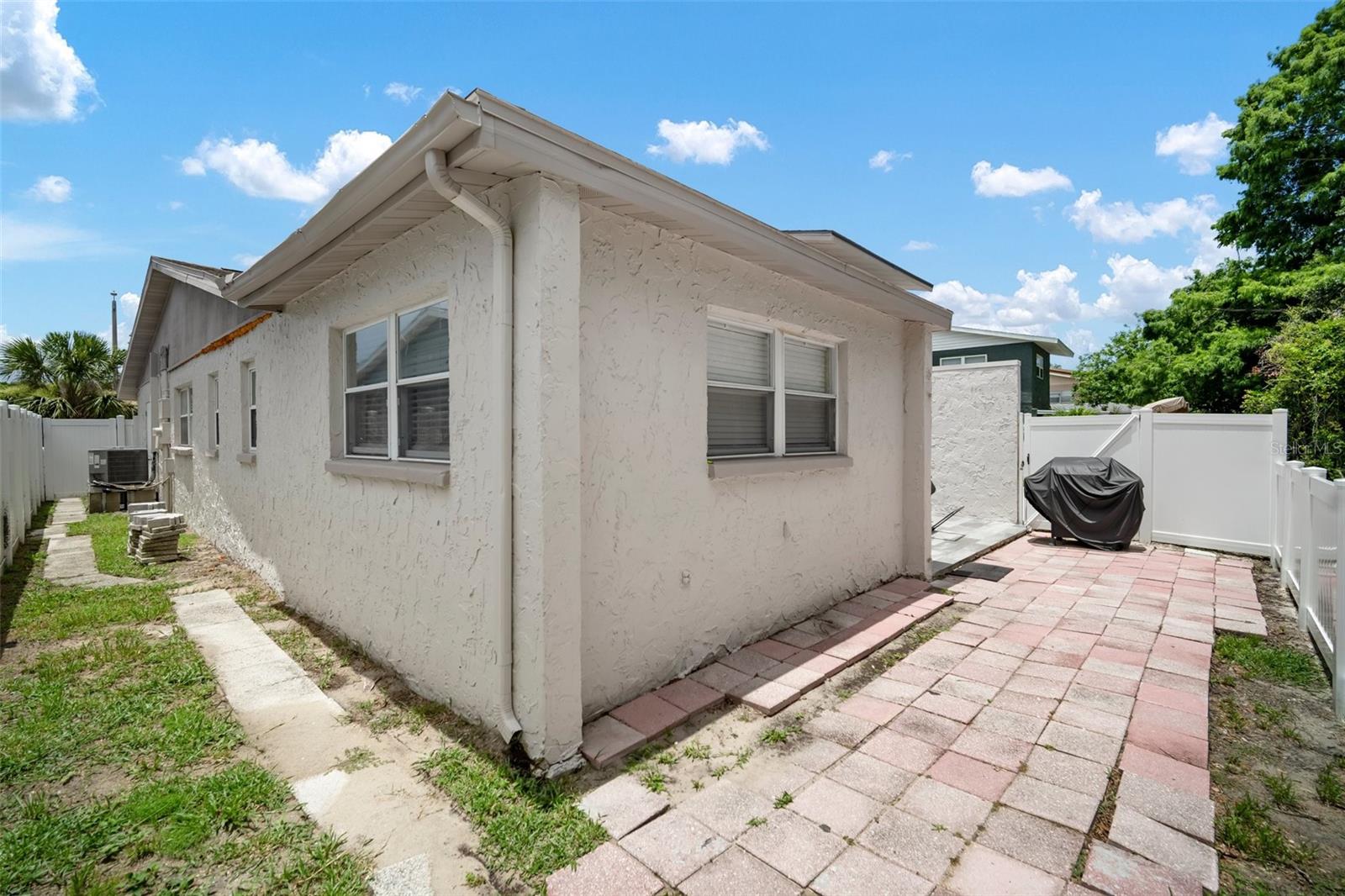 1712 AZALEA COURT B