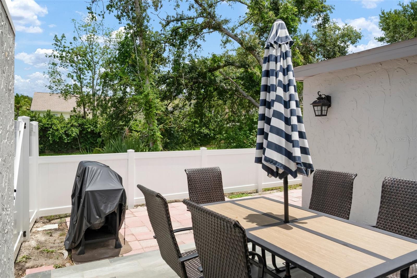 1712 AZALEA COURT B