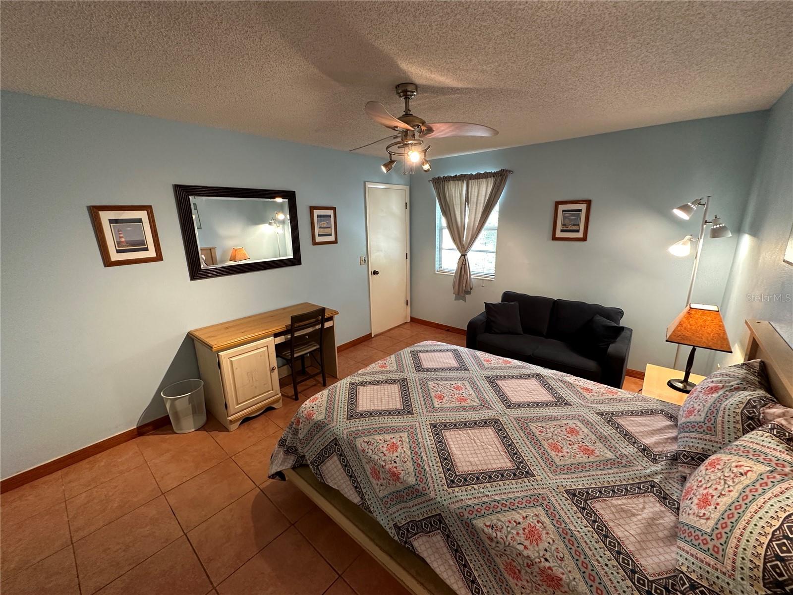 MIRROR LAKE SEC 4 - Residential Lease