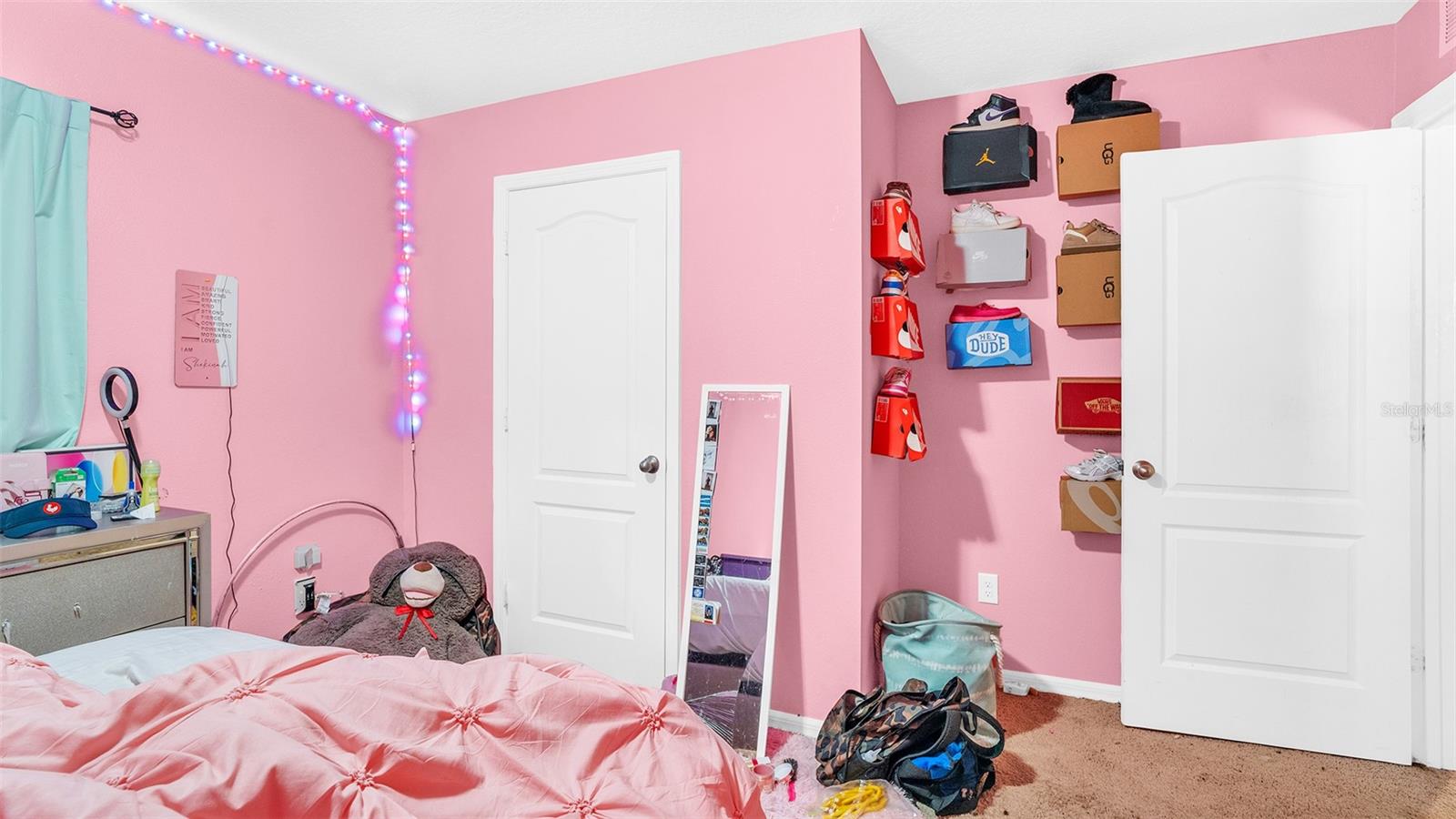 SHERMAN HILLS PH V - Residential