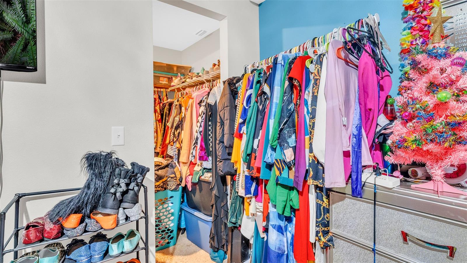 SHERMAN HILLS PH V - Residential