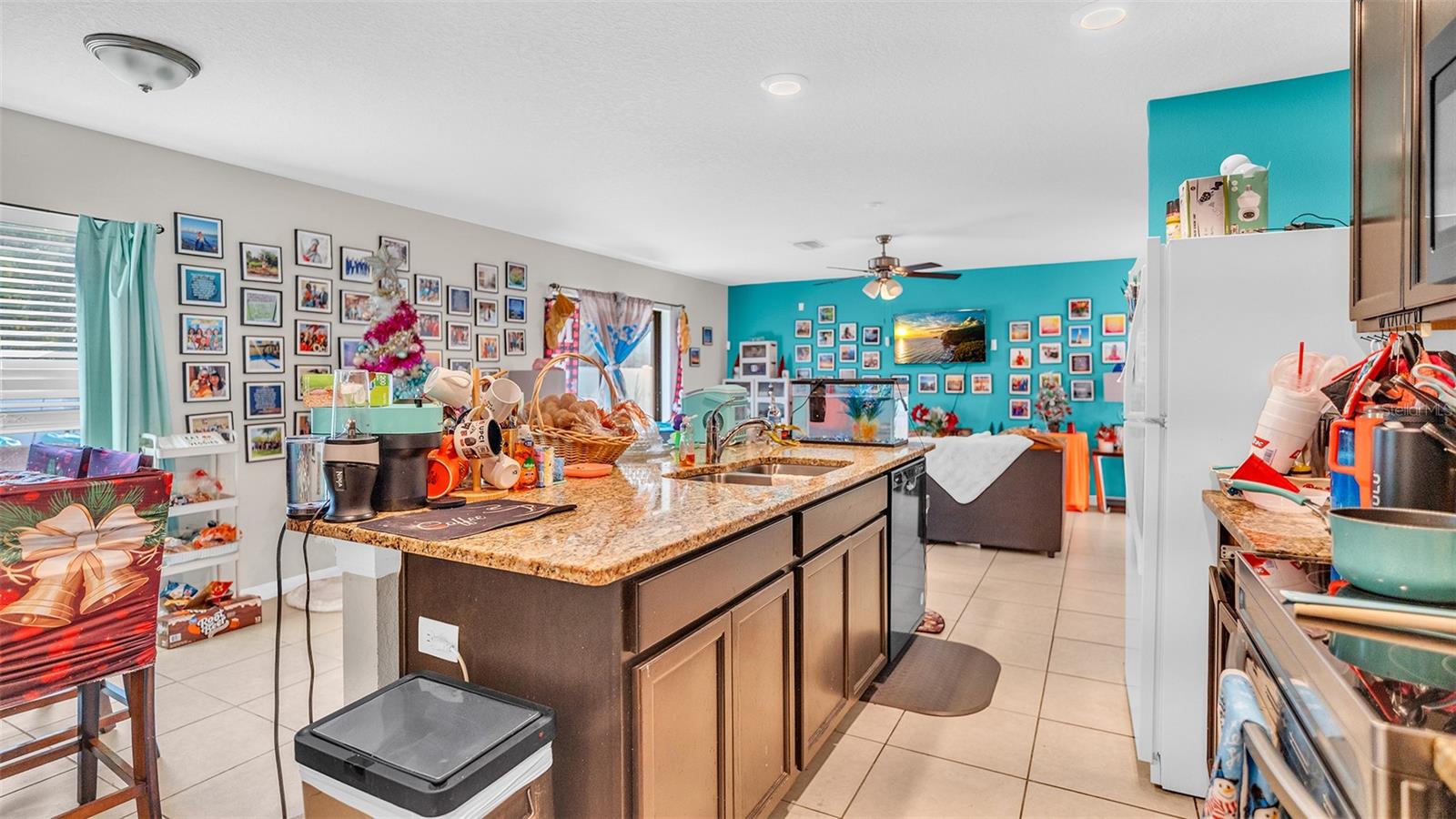 SHERMAN HILLS PH V - Residential