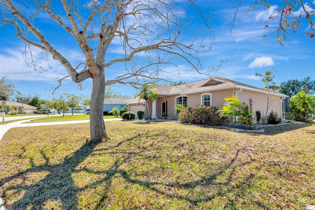 Photo of 810 Mcarthur Avenue, Sarasota, FL 34243 (MLS # A4684249)