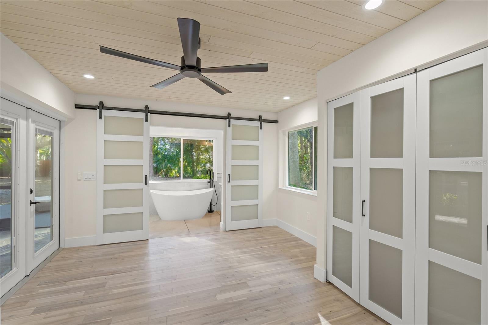 HIDDEN OAKS ESTATES - Residential