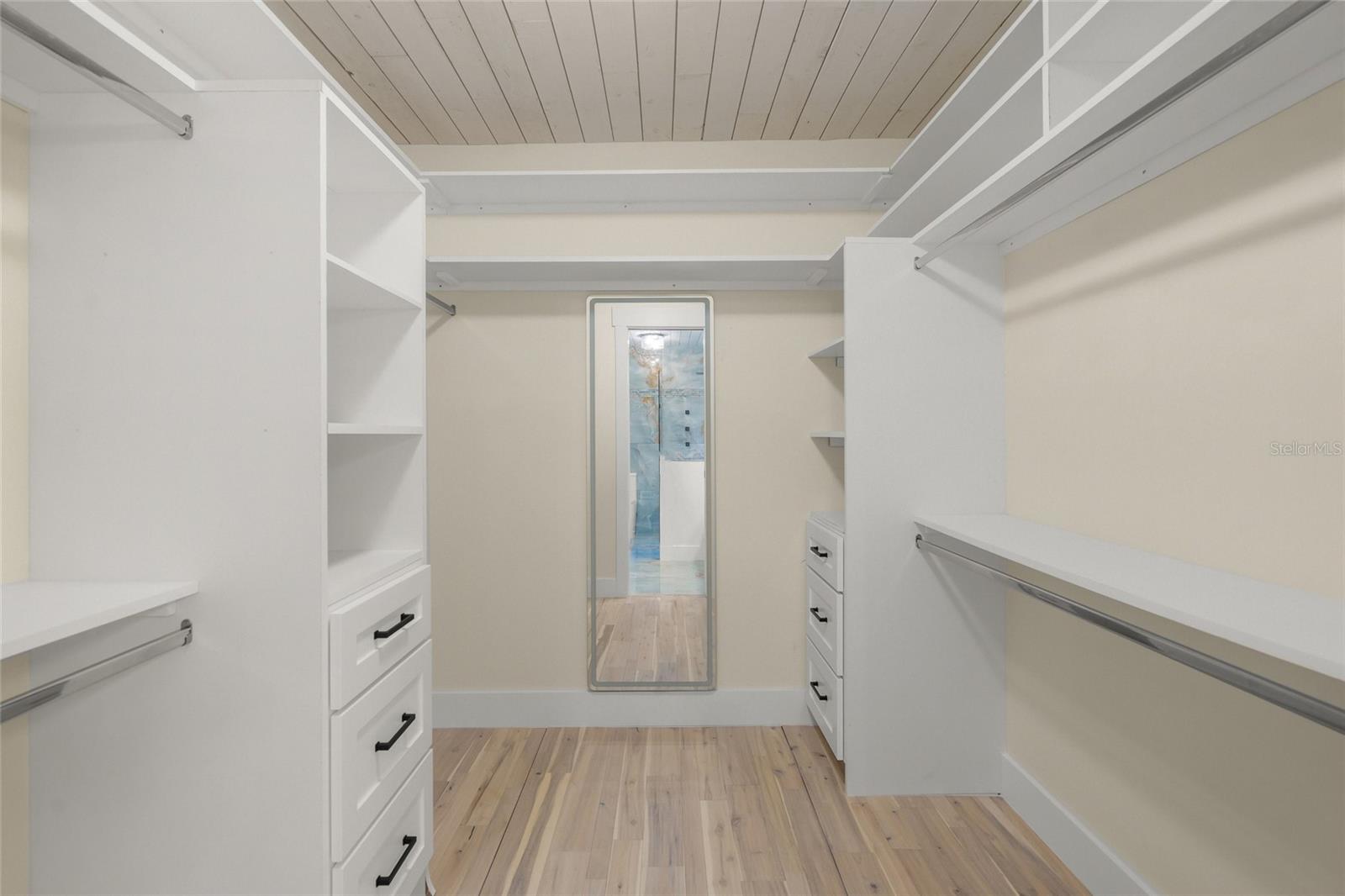 HIDDEN OAKS ESTATES - Residential