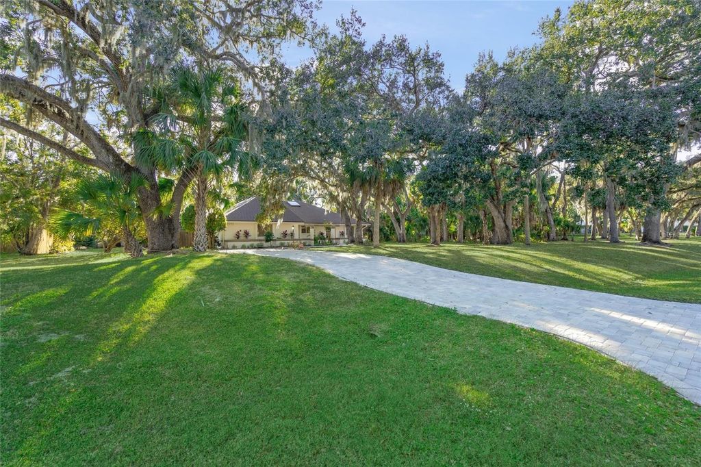 Photo of 4916 Hidden Oaks Trail, Sarasota, FL 34232 (MLS # A4676597)