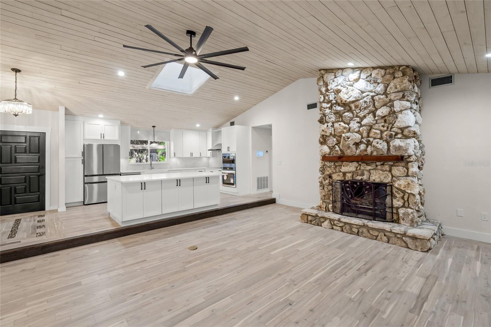 HIDDEN OAKS ESTATES - Residential