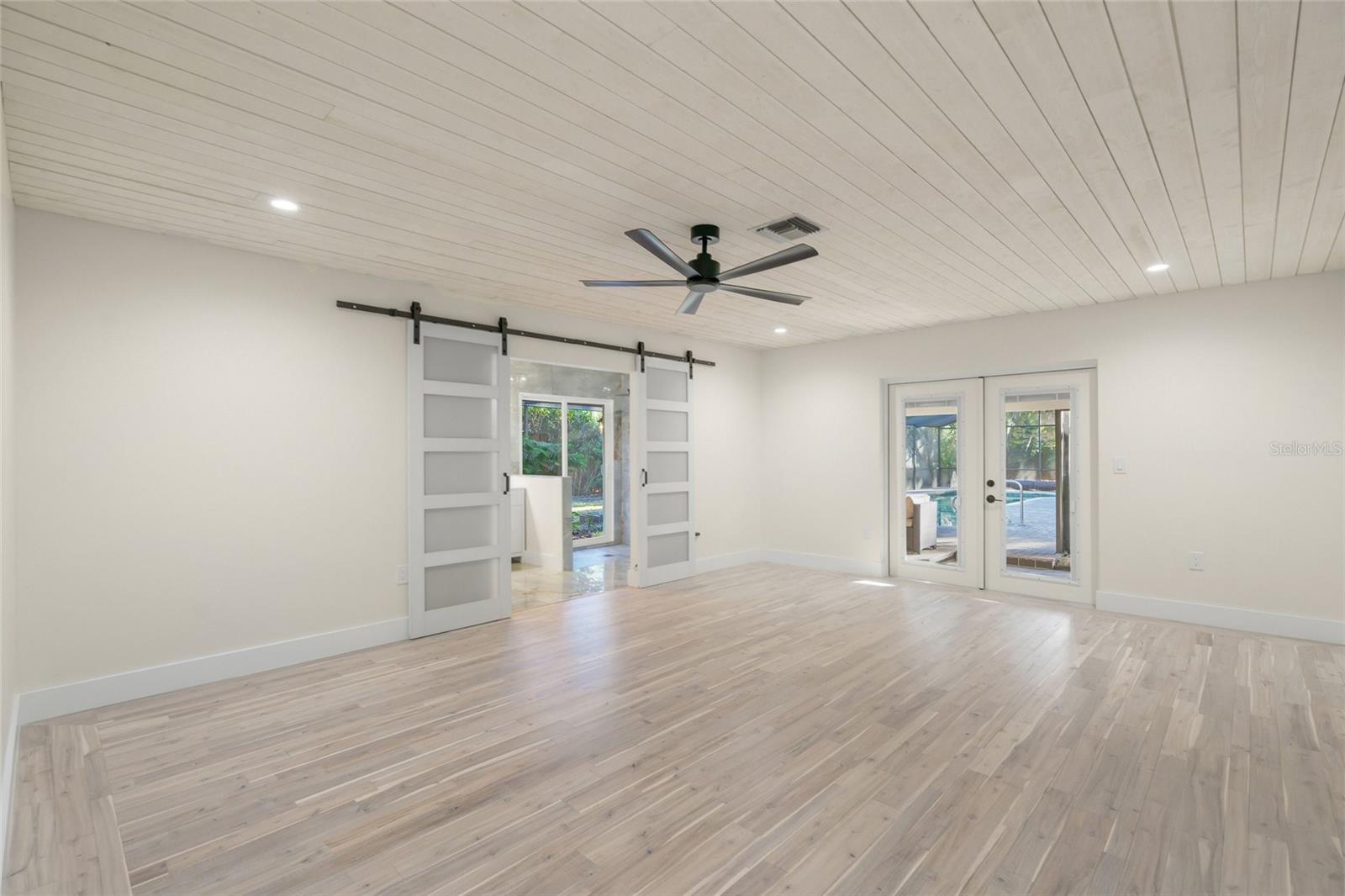 HIDDEN OAKS ESTATES - Residential