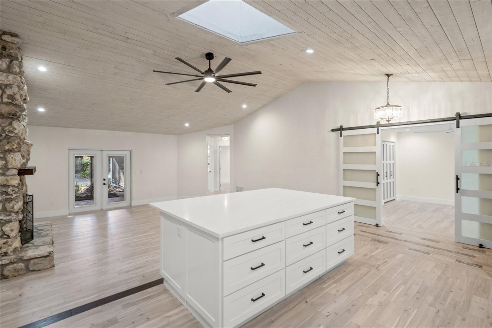 HIDDEN OAKS ESTATES - Residential