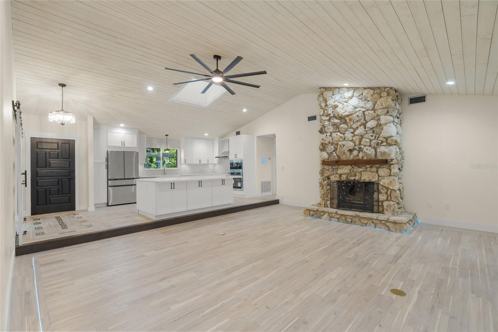 HIDDEN OAKS ESTATES - Residential