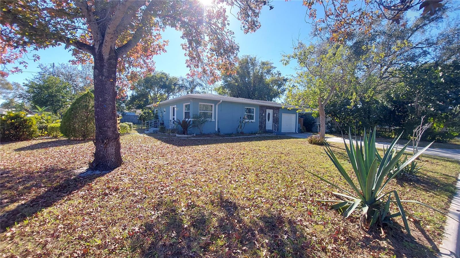 CREST LAKE SUB - Residential Lease