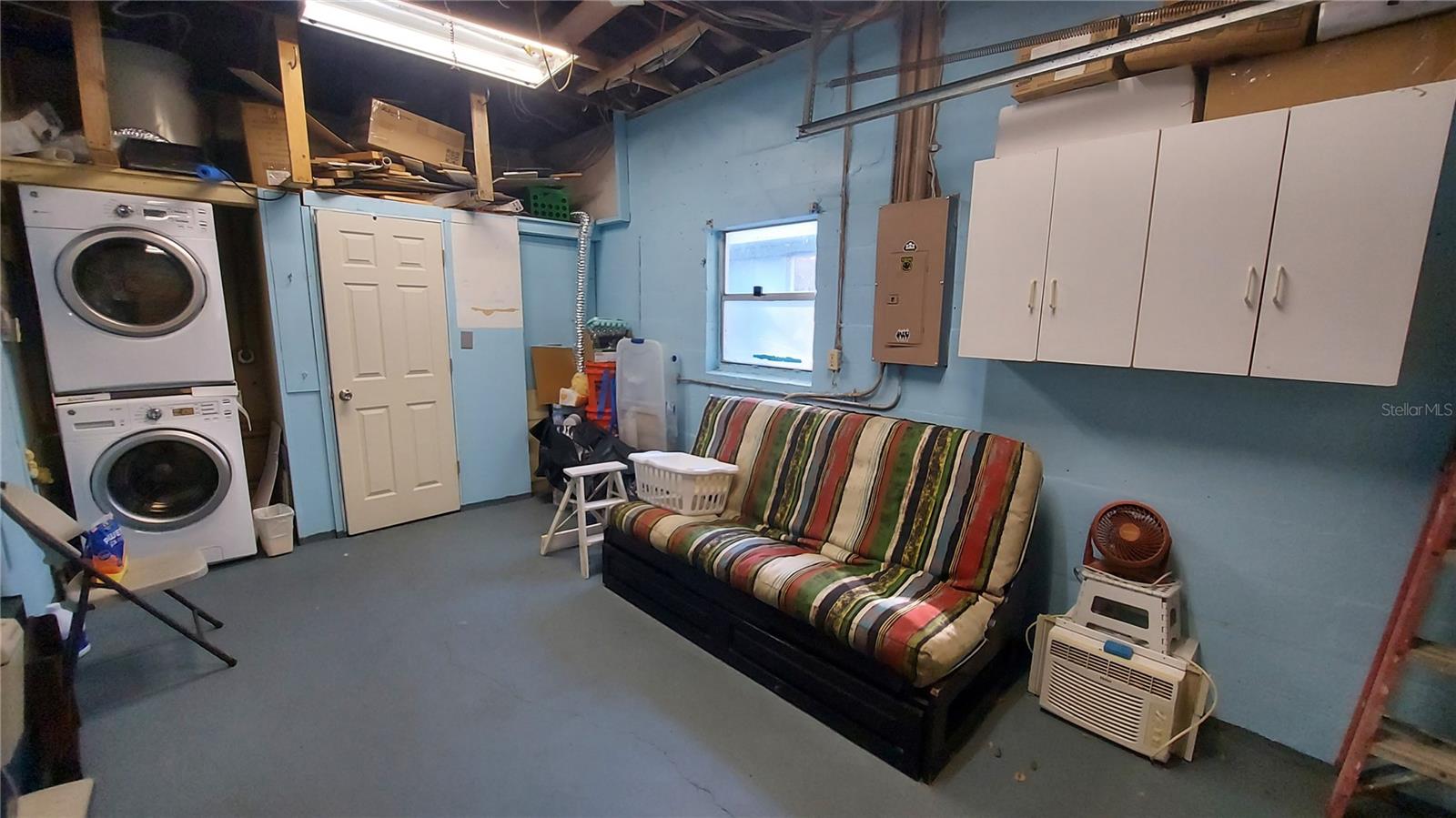 CREST LAKE SUB - Residential Lease