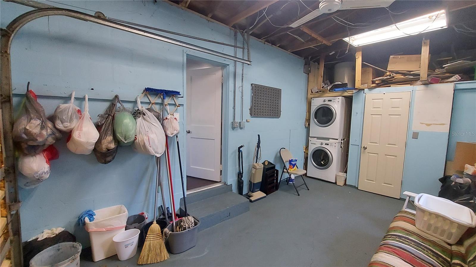 CREST LAKE SUB - Residential Lease