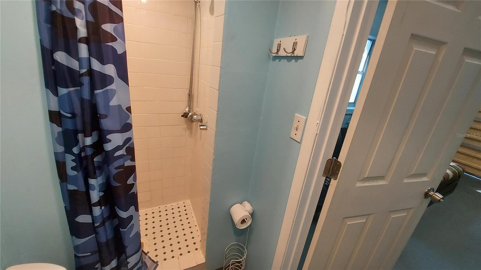 CREST LAKE SUB - Residential Lease