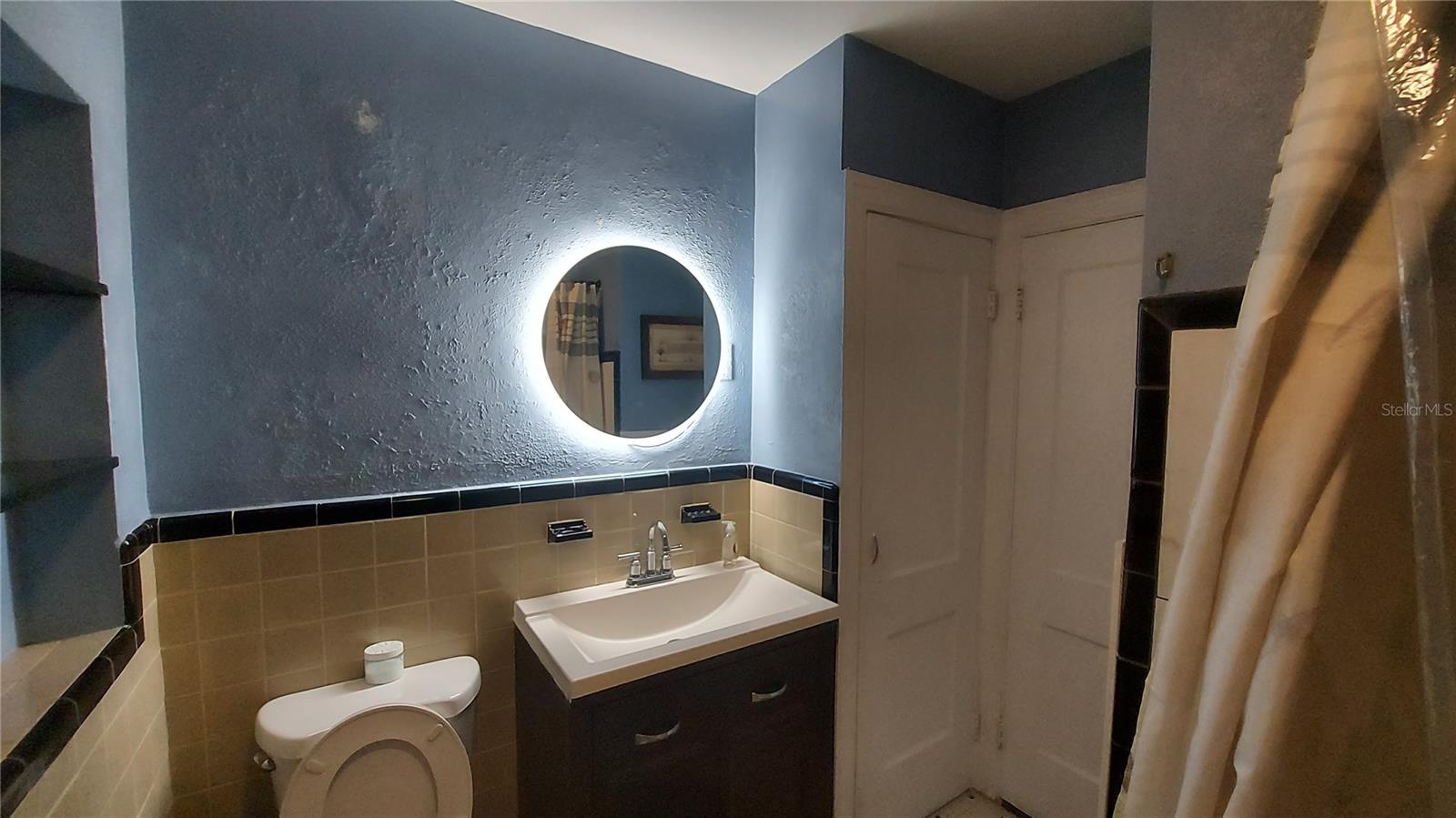 CREST LAKE SUB - Residential Lease