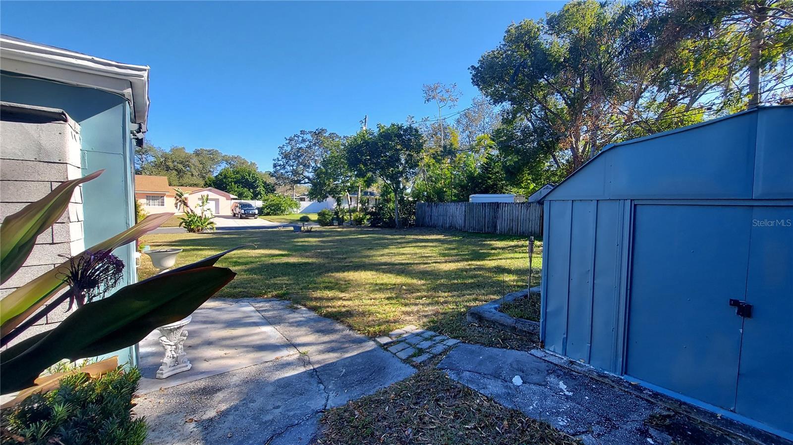 CREST LAKE SUB - Residential Lease