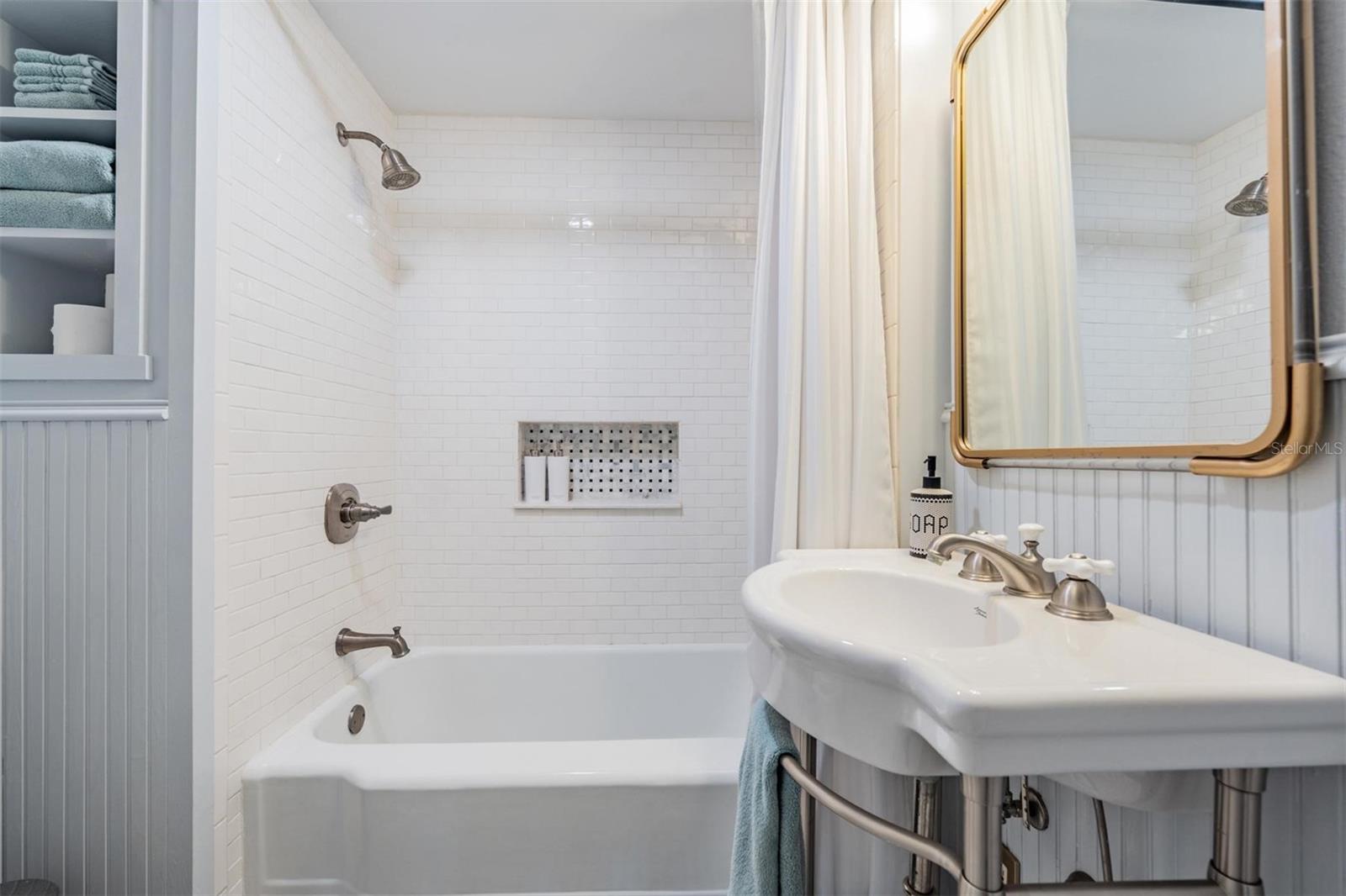 ELENOR PLACE LOT 3 LESS E 10 FT AND LOT 4 - Residential