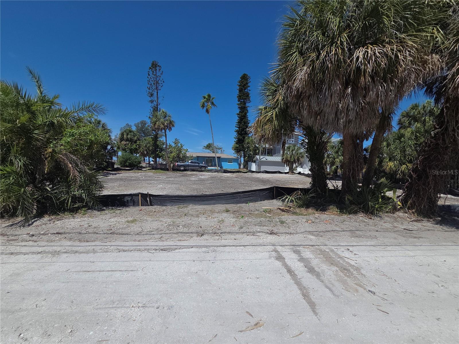 MOREY BEACH - Land