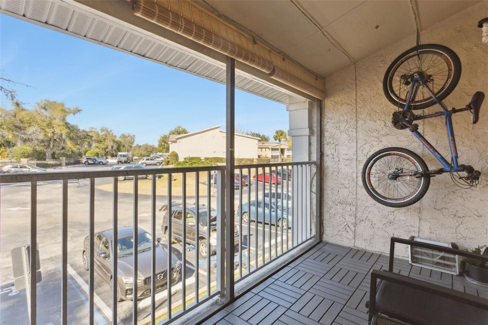 145 N PEARL LAKE CSWY 208