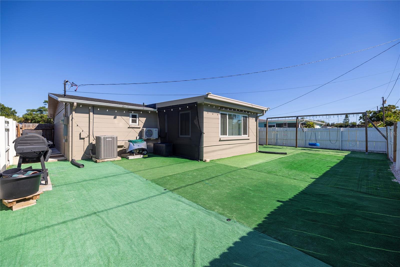 COLONIAL HILLS - Residential