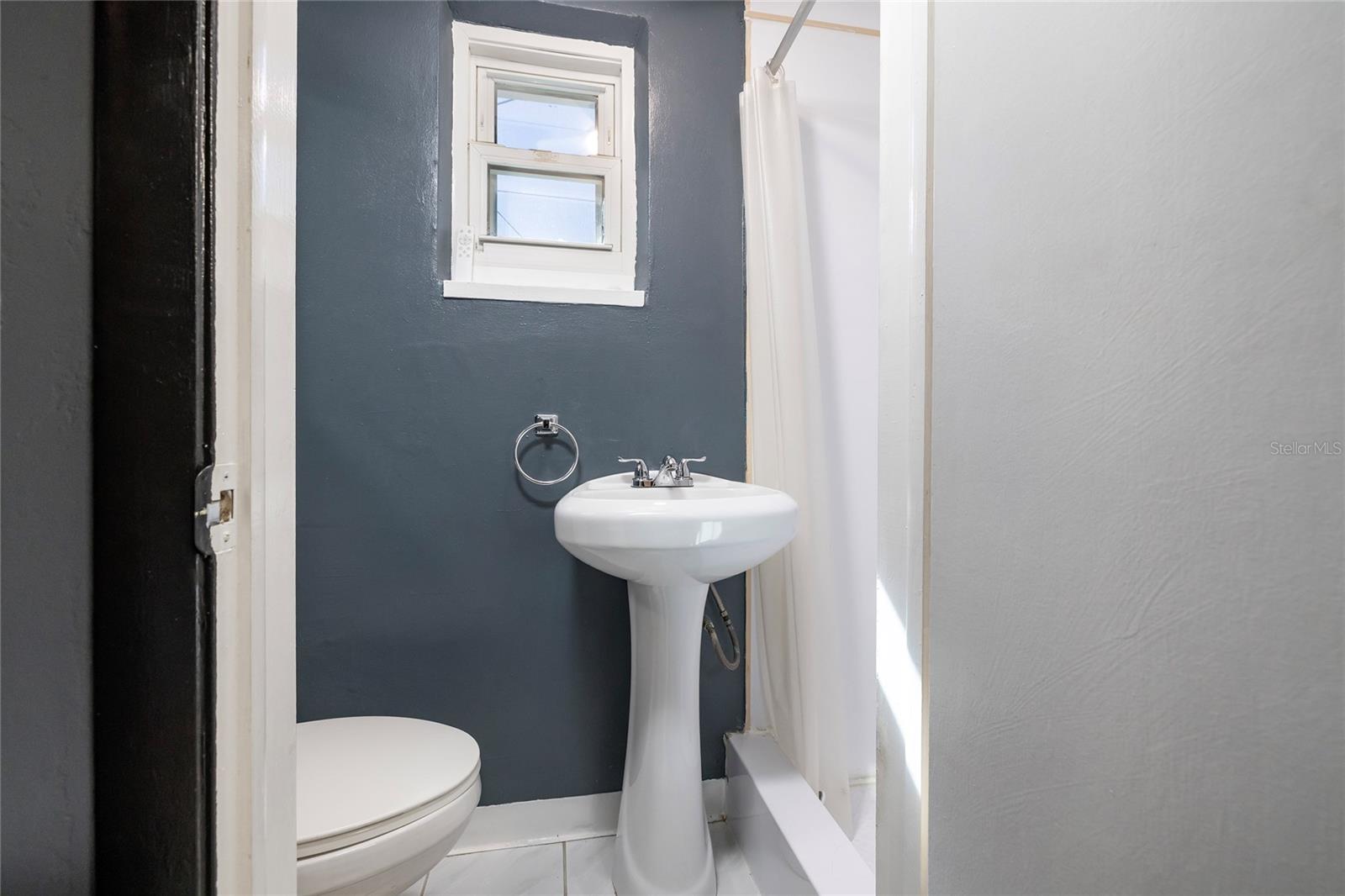 COLONIAL HILLS - Residential