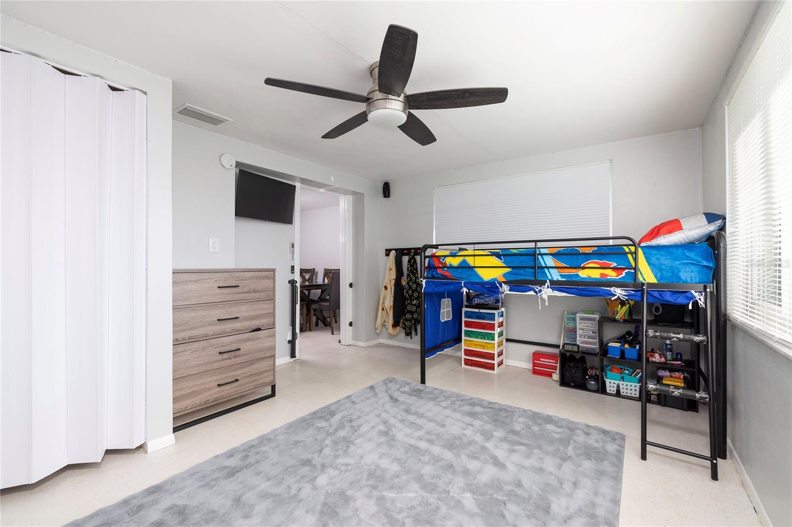 COLONIAL HILLS - Residential