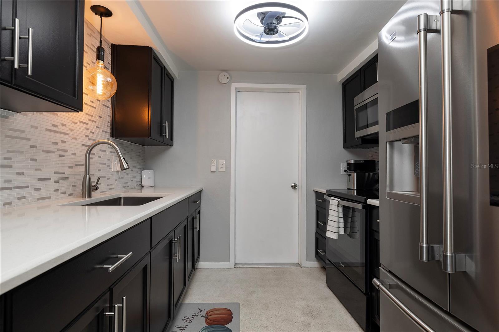 COLONIAL HILLS - Residential