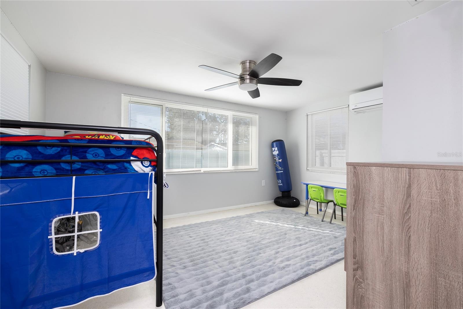 COLONIAL HILLS - Residential