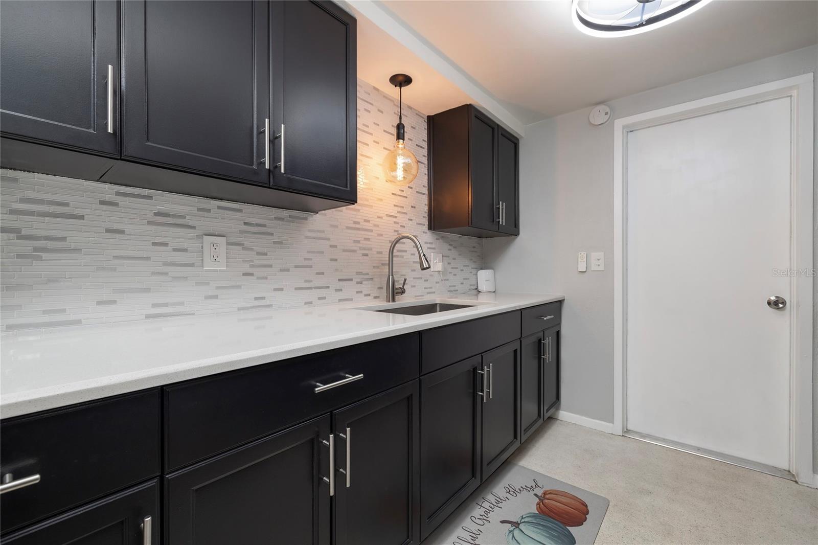 COLONIAL HILLS - Residential