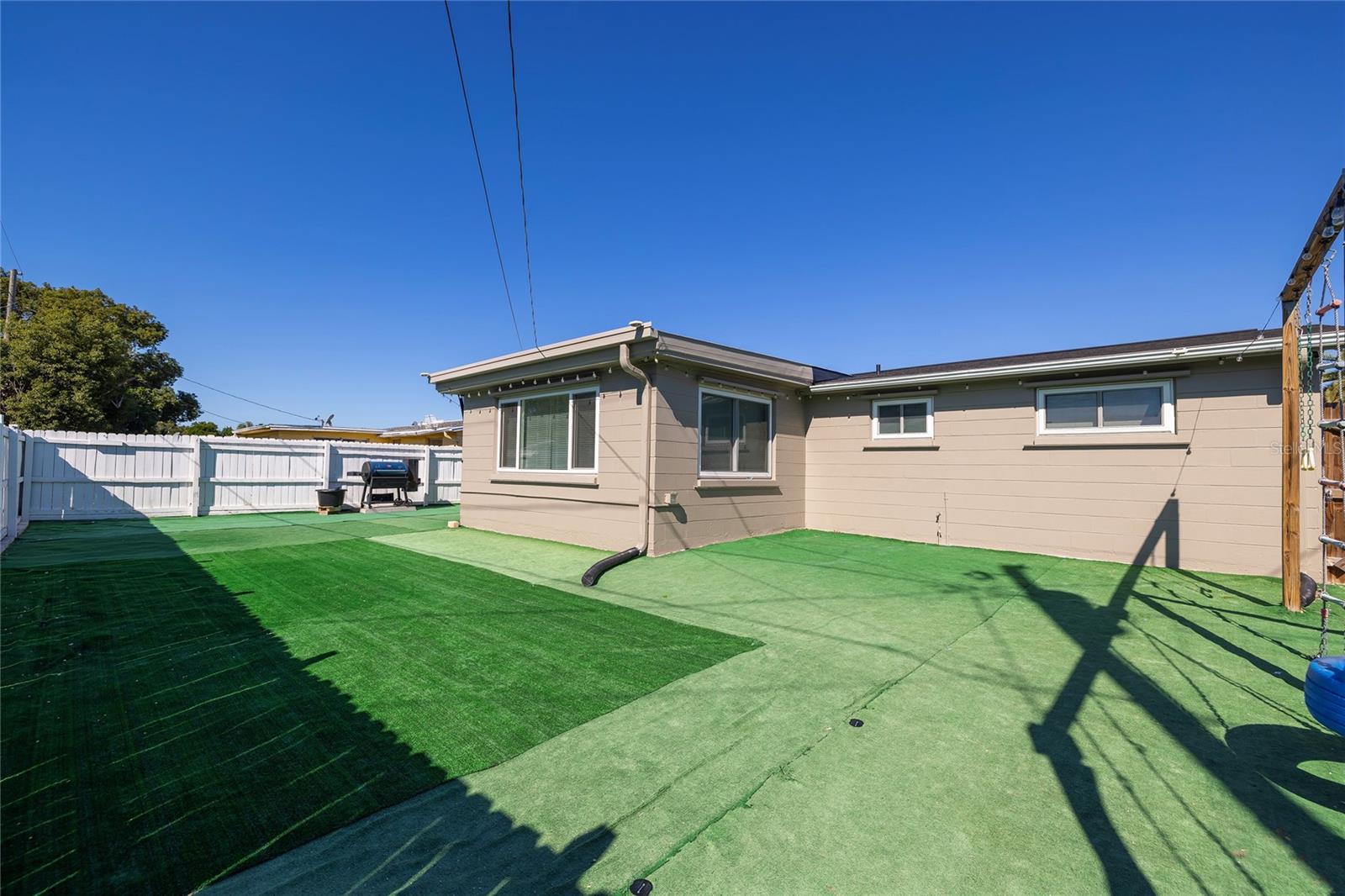 COLONIAL HILLS - Residential