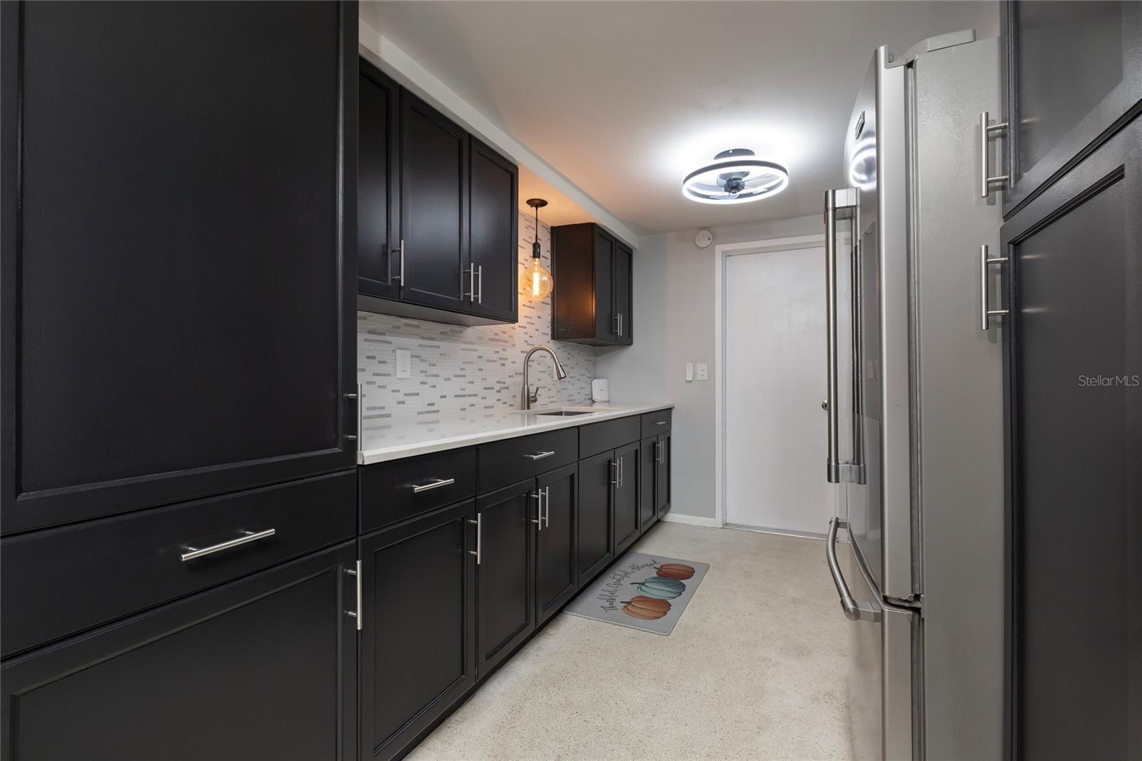 COLONIAL HILLS - Residential