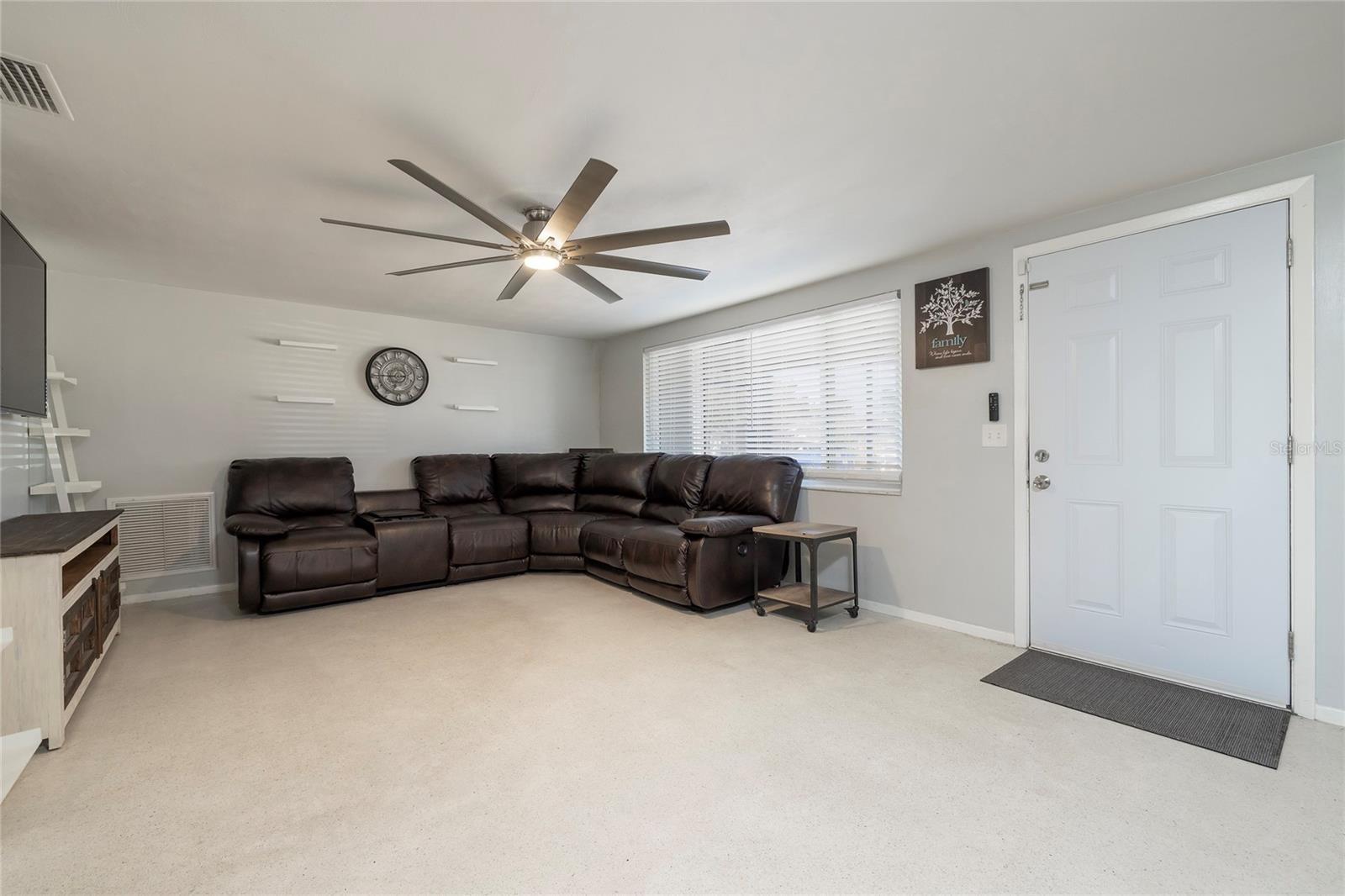 COLONIAL HILLS - Residential