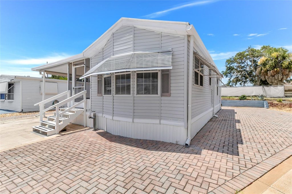 Photo of 300 Sky Crest Loop, Davenport, FL 33837 (MLS # O6439551)