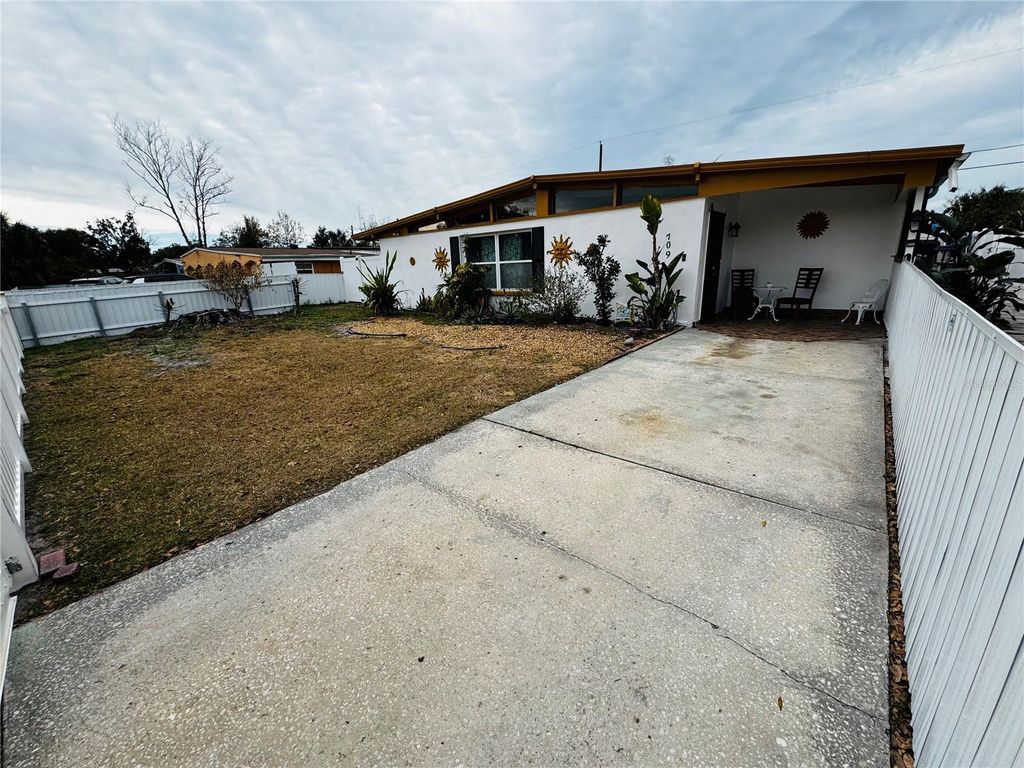 Photo of 1709 Warrington Way, Tampa, FL 33619 (MLS # TB8475435)