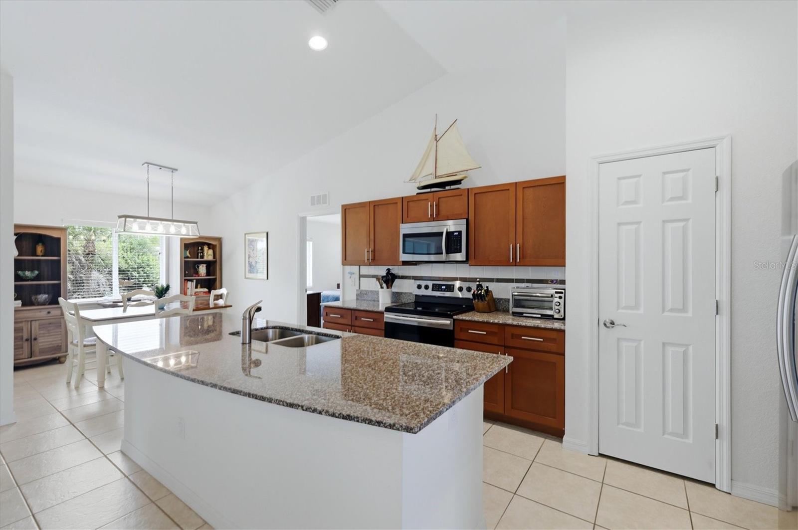 ROTONDA LAKES - Residential