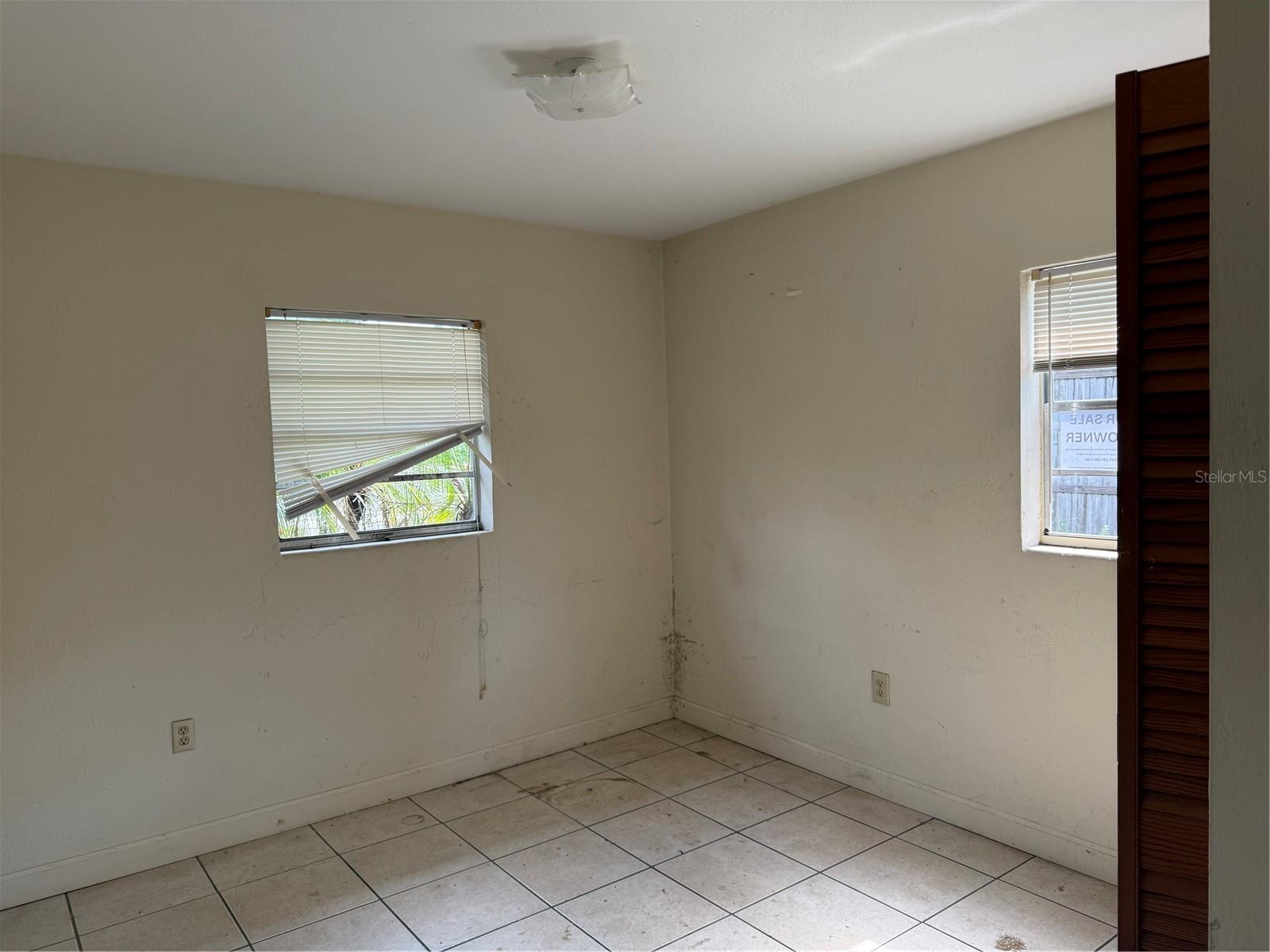 928 W FAIRBANKS AVENUE