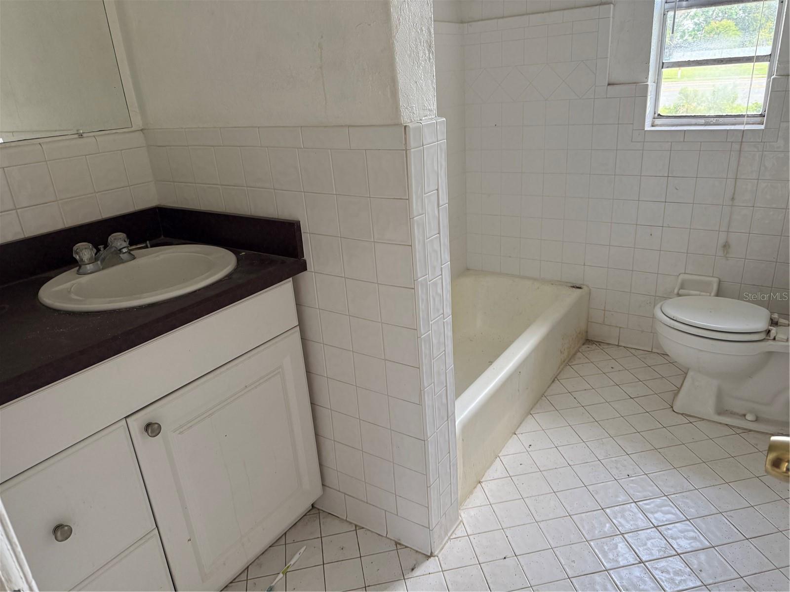 928 W FAIRBANKS AVENUE